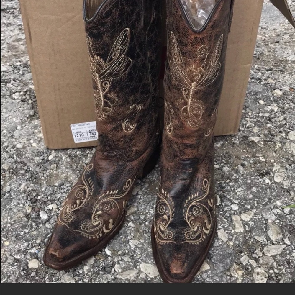 Corral boots